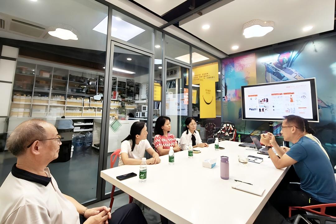 新华报业网 - 白云区妇联、广州市心理咨询师协会莅临爱幸福指导，共同打造社区幸福家园